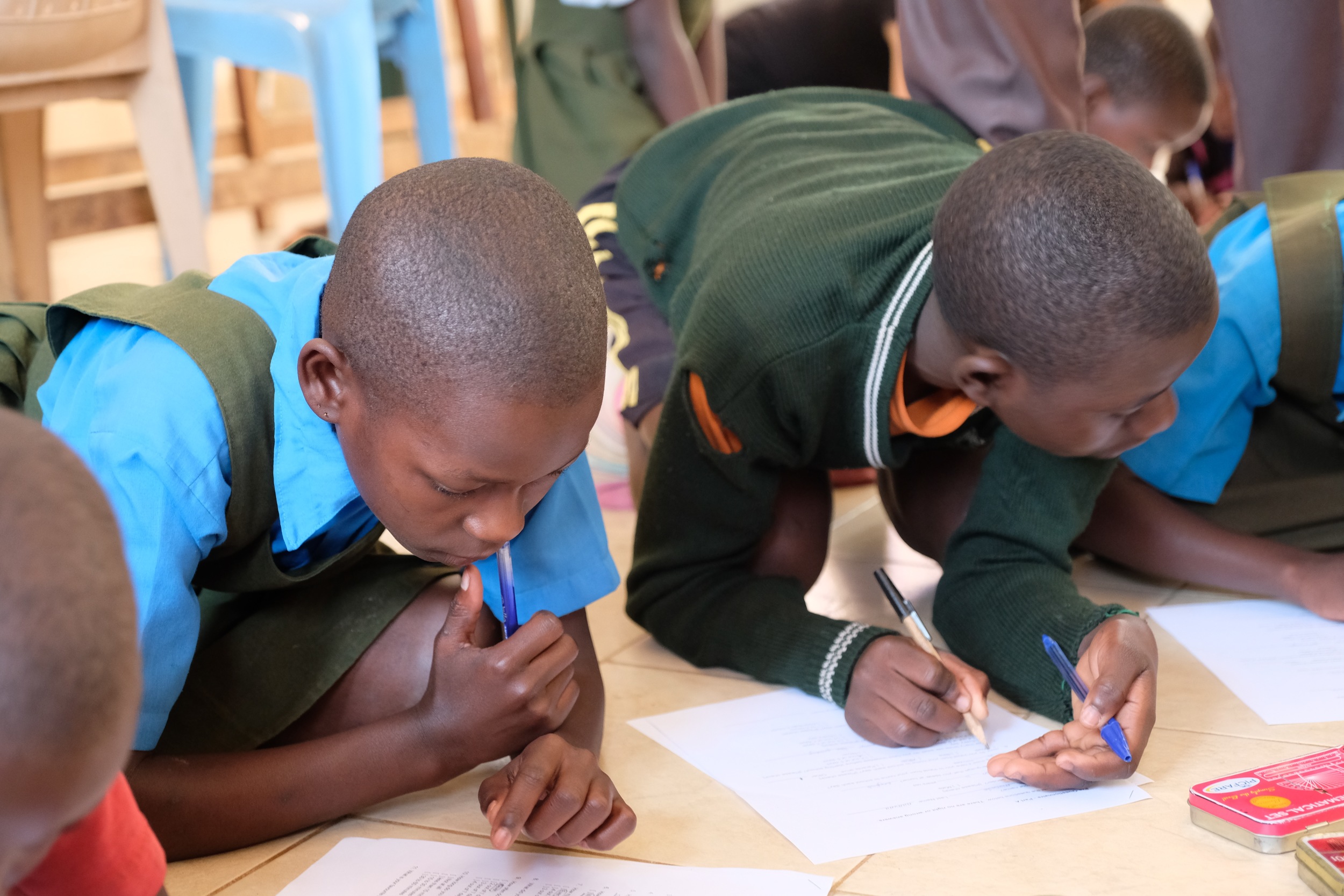 Grade 2 students from Hadassa Primary School filling out a TWSB reading questionnaire. 