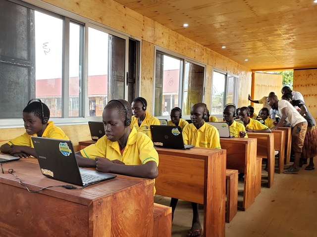 Twajiji Students from South Sudan listening to South Sudanese accents while learning to read with Simbi!