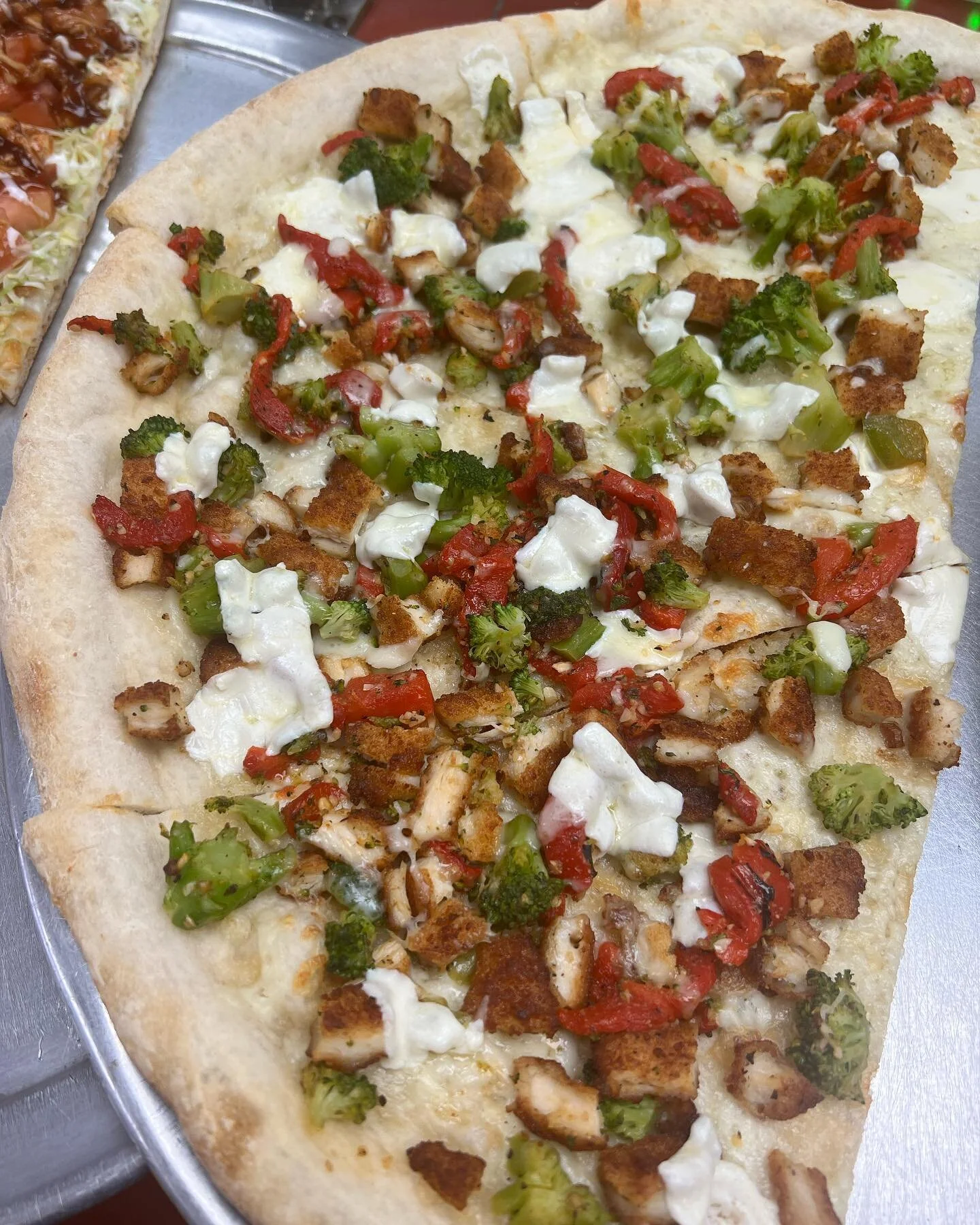 BREADED CHICKEN, ROASTED PEPPERS, BROCCOLI &amp; FRESH MOZZ