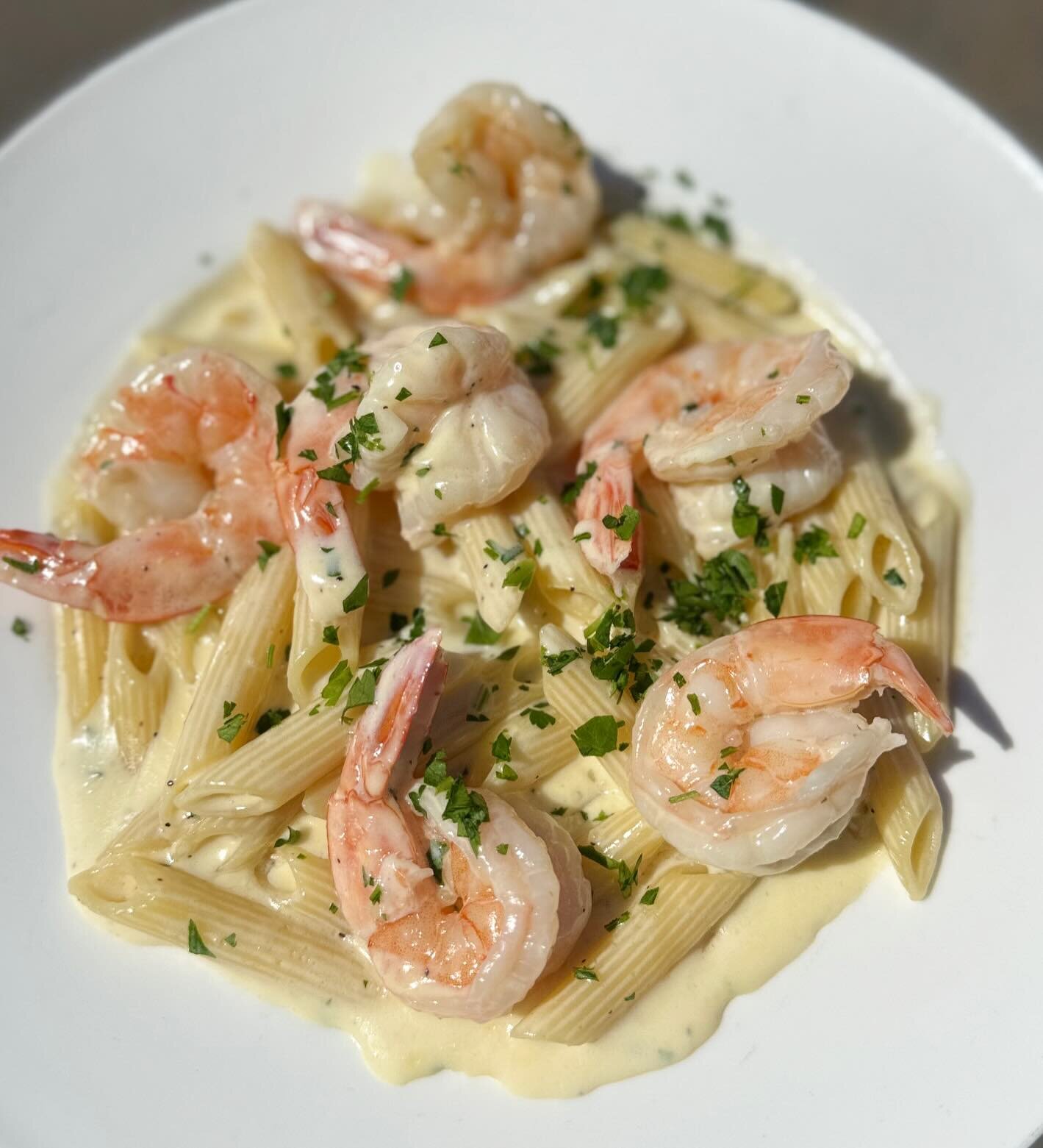 SHRIMP ALFREDO 🤩🤩🤩 #KINGS #KINGSPIZZA #KINGSPIZZERIA #RT27 #SOMERSET #SOMERSETNJ #EATLOCAL #ITALIAN #PASTA #ALFREDOSAUCE #ALFREDOPASTA #SHRIMPPASTA #NJ #NJPIZZA #NJPIZZERIA #NEWBRUNSWICK #NORTHBRUNSWICK