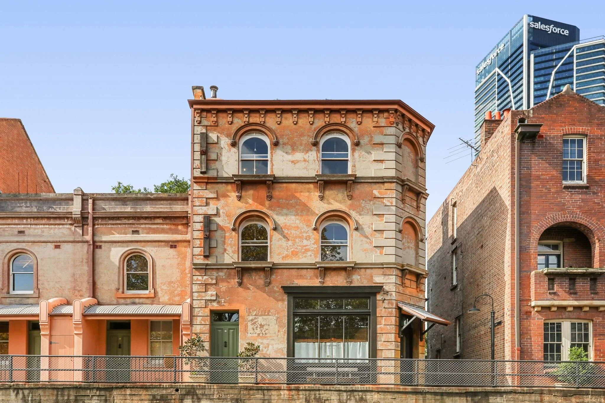 Longs Lane, The Rocks