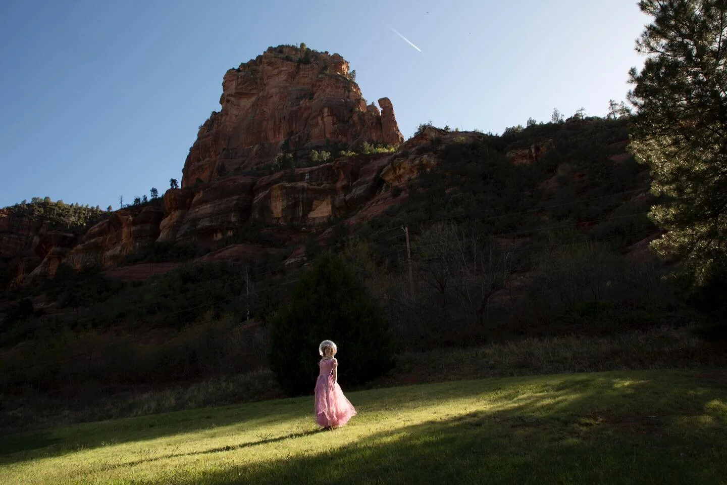 Strolling on new worlds 
Grass under foot
Glass around our heads
We explore
With @larabug9 at sliding rock. 
#spacegirl #spaceinvader #slidingrock #roadtrip #surrealportrait #sexyportrait #creativephotography #creativeportrait #portrait #artportrait