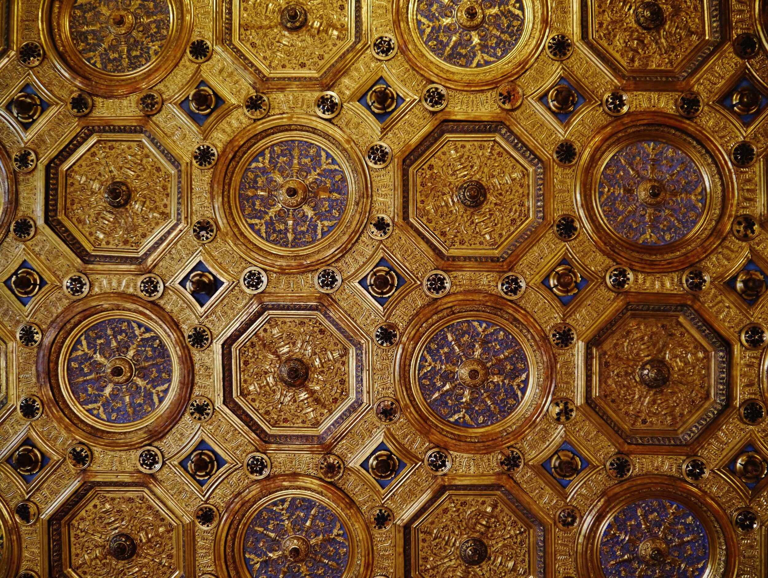Fig. 10 Ceiling of Isabella’s studiolo in the Ducal Palace, Mantua. Image: Wikimedia commons/Zairon (CC-BY-SA 4.0) .