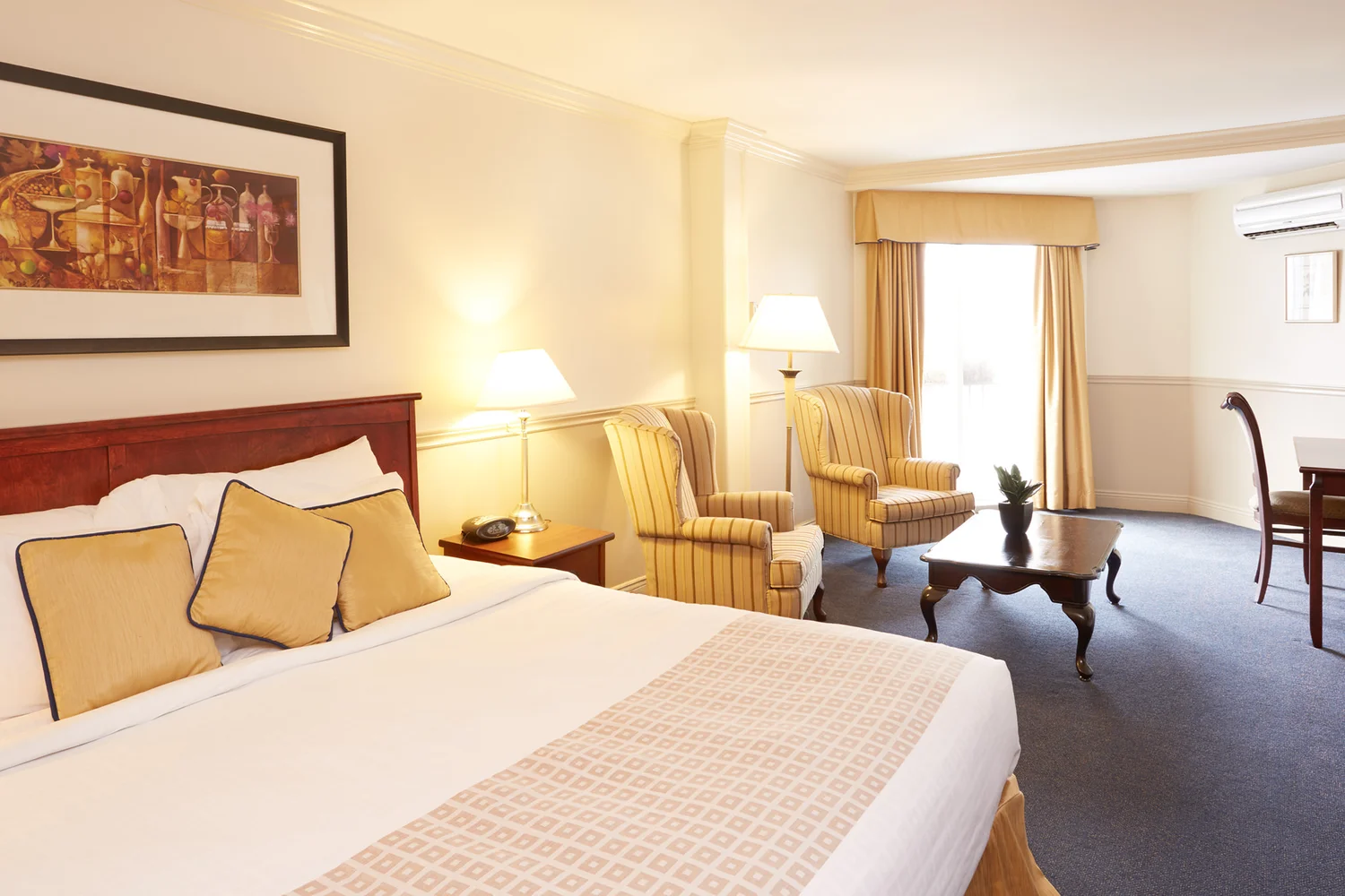 Rooms & Suites — Inn on the Lake Halifax Nova Scotia Hotel Rooms & Suites — Inn on the Lake Halifax Nova Scotia Hotel