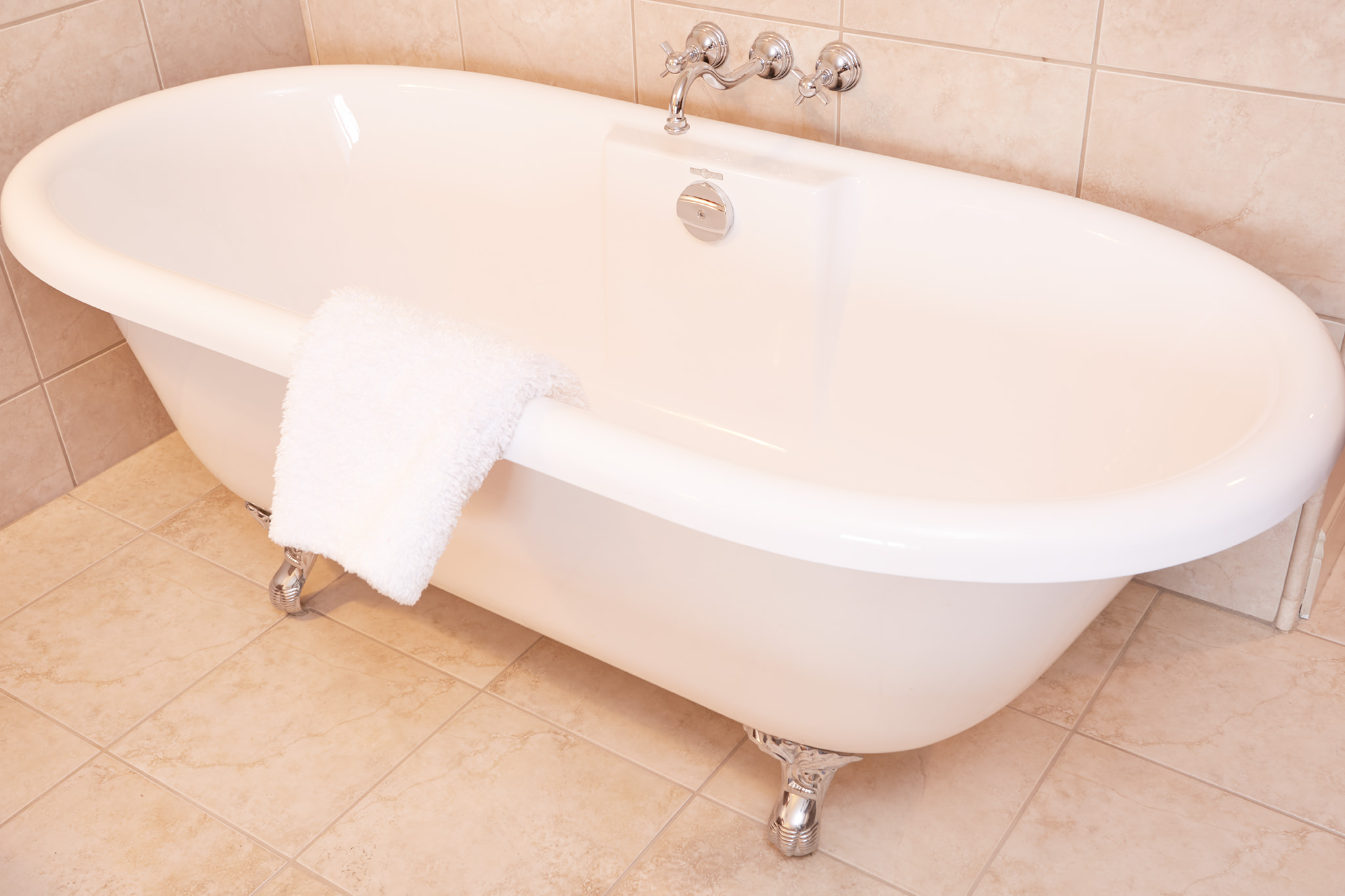 Queen Claw Foot Tub Room 311