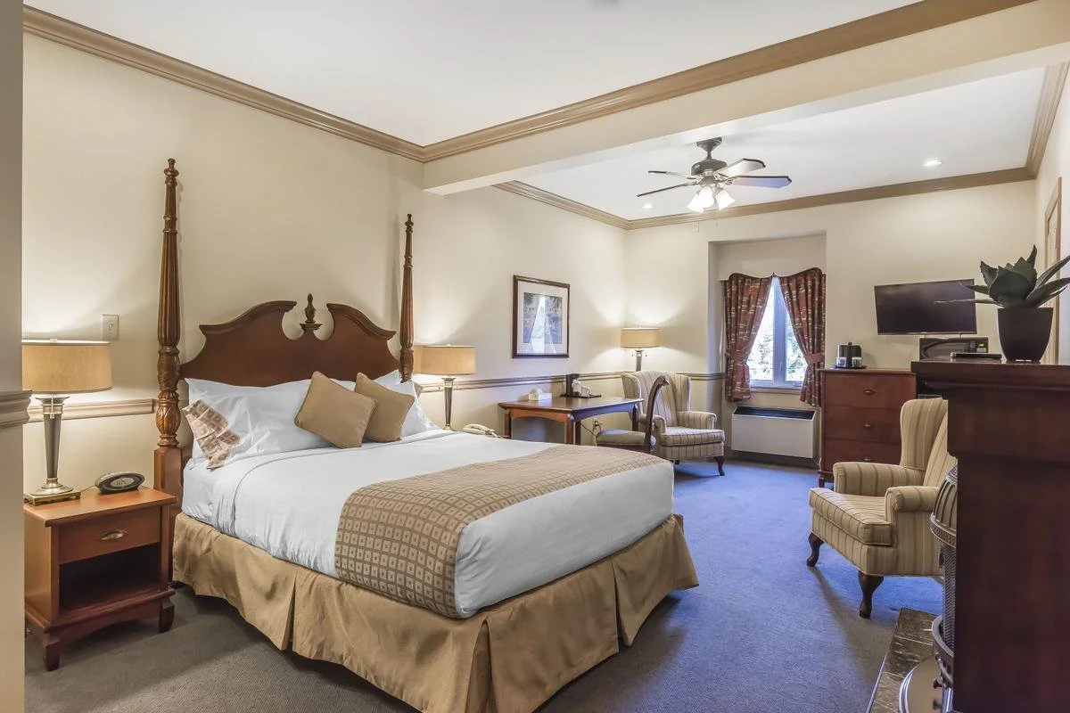 Queen bedroom 353