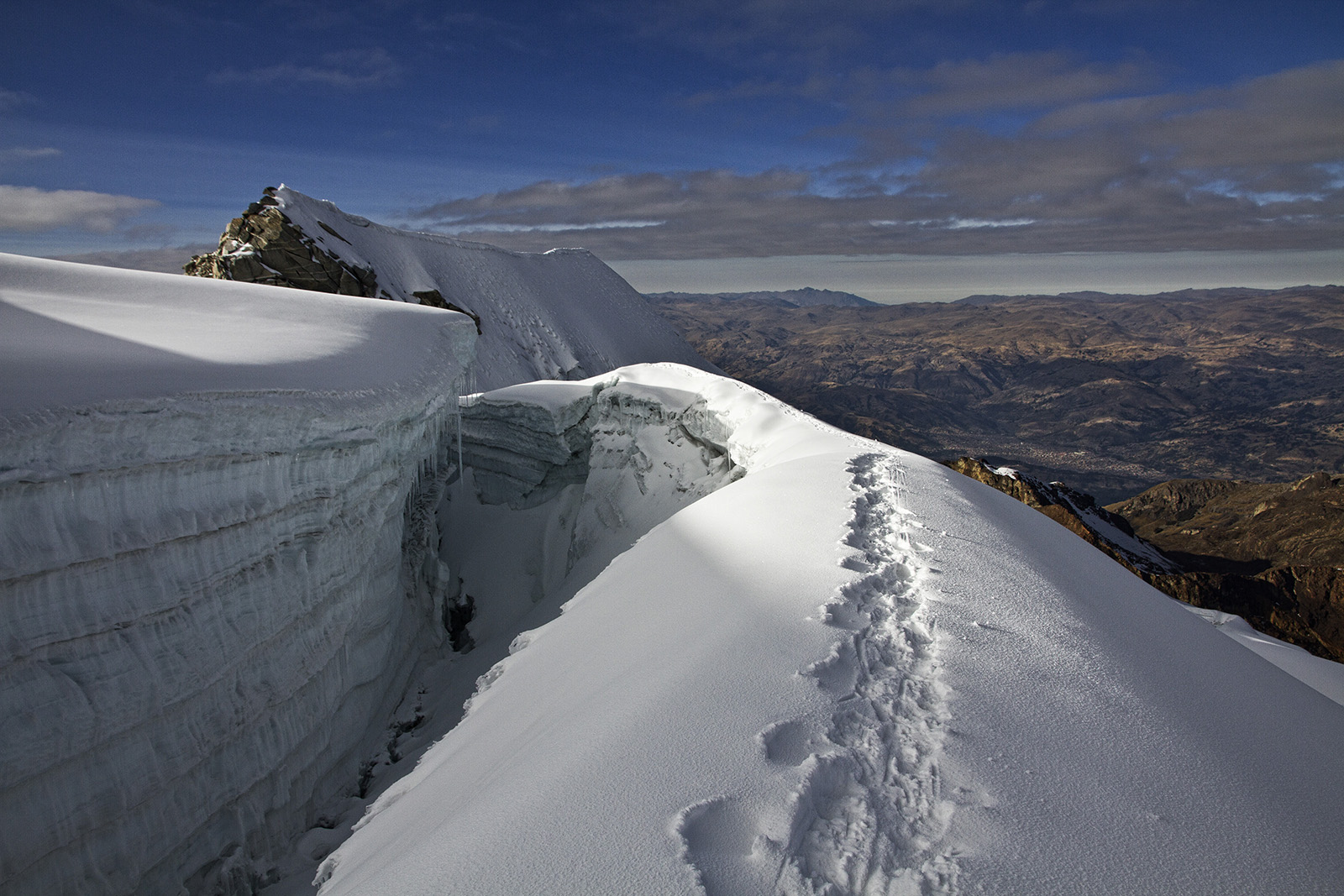 Vallunaraju Crevasse.jpg