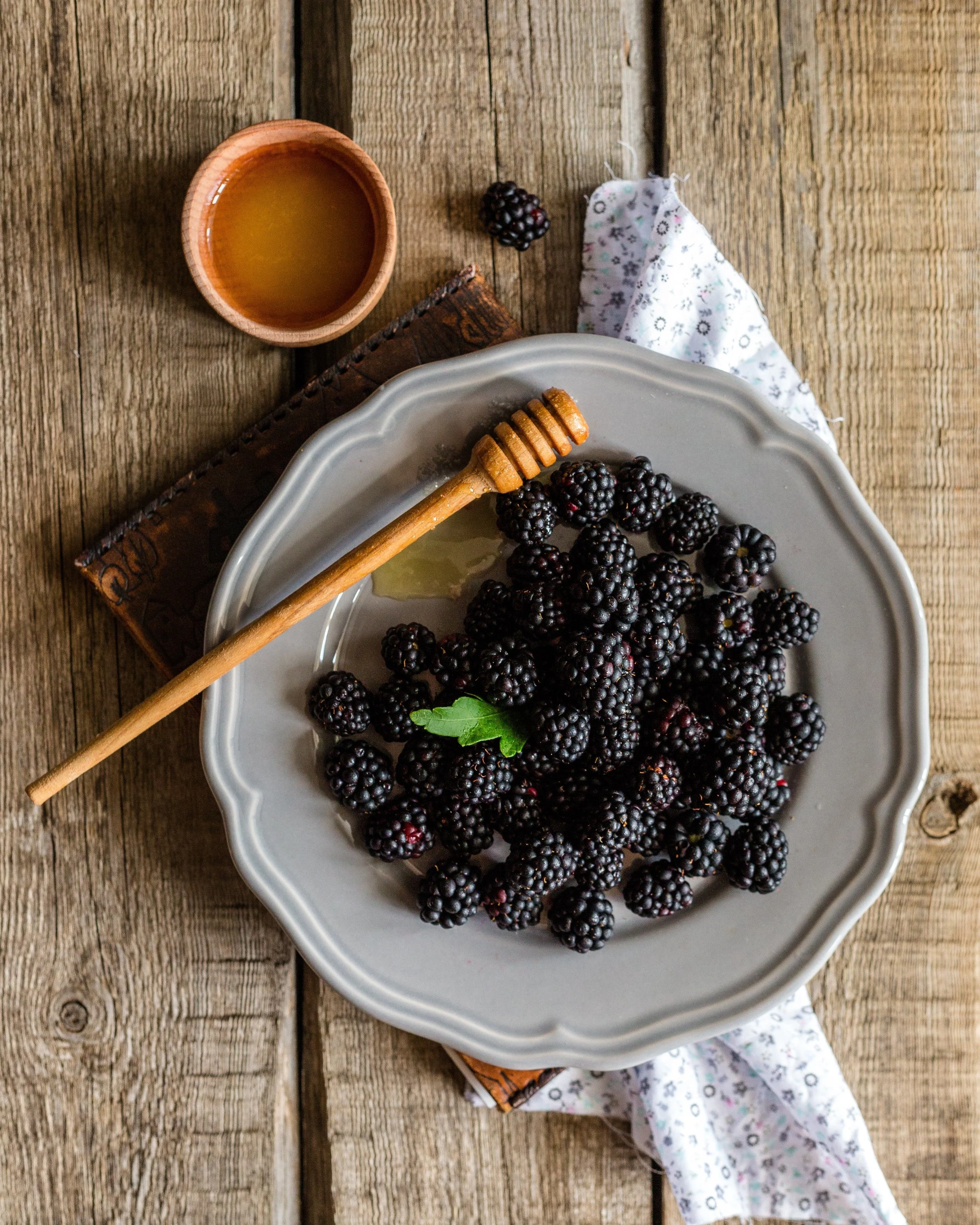 berries-berry-blackberry-257834.jpg