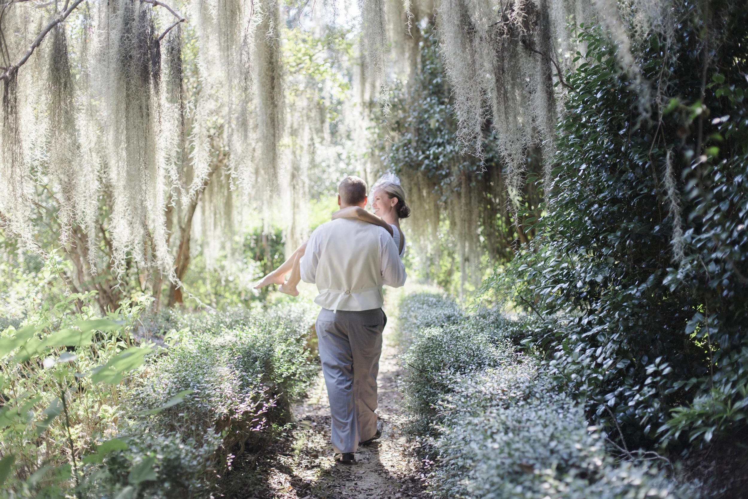 Louisiana Bride and Groom in moss trees Baton Rouge New Orleans wedding photographer