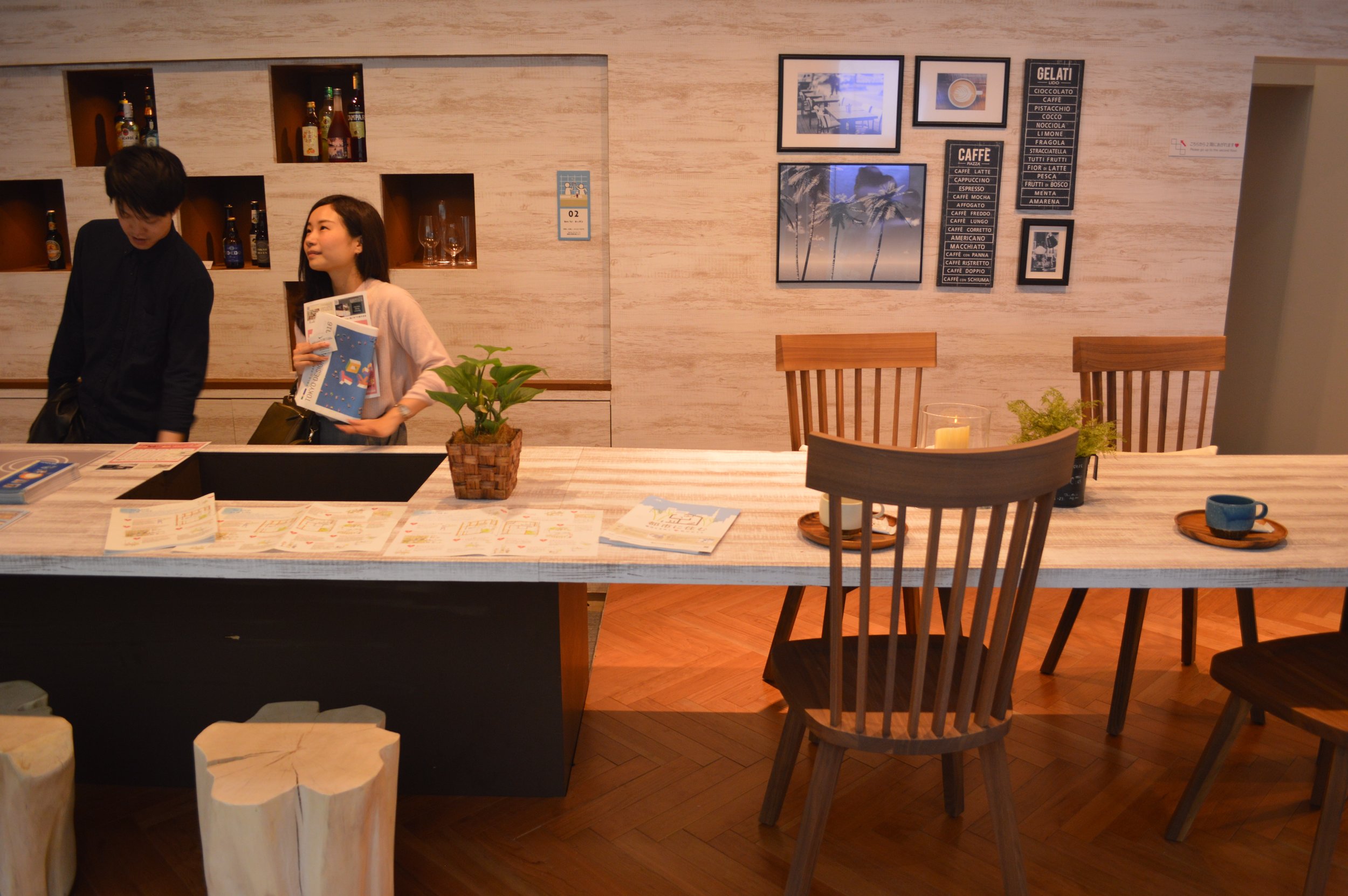 Horo Yoi Kitchen: Connecting the table to the kitchen, in line with the modern design trend to keep the kitchen area and dining area as one largely cohesive space.