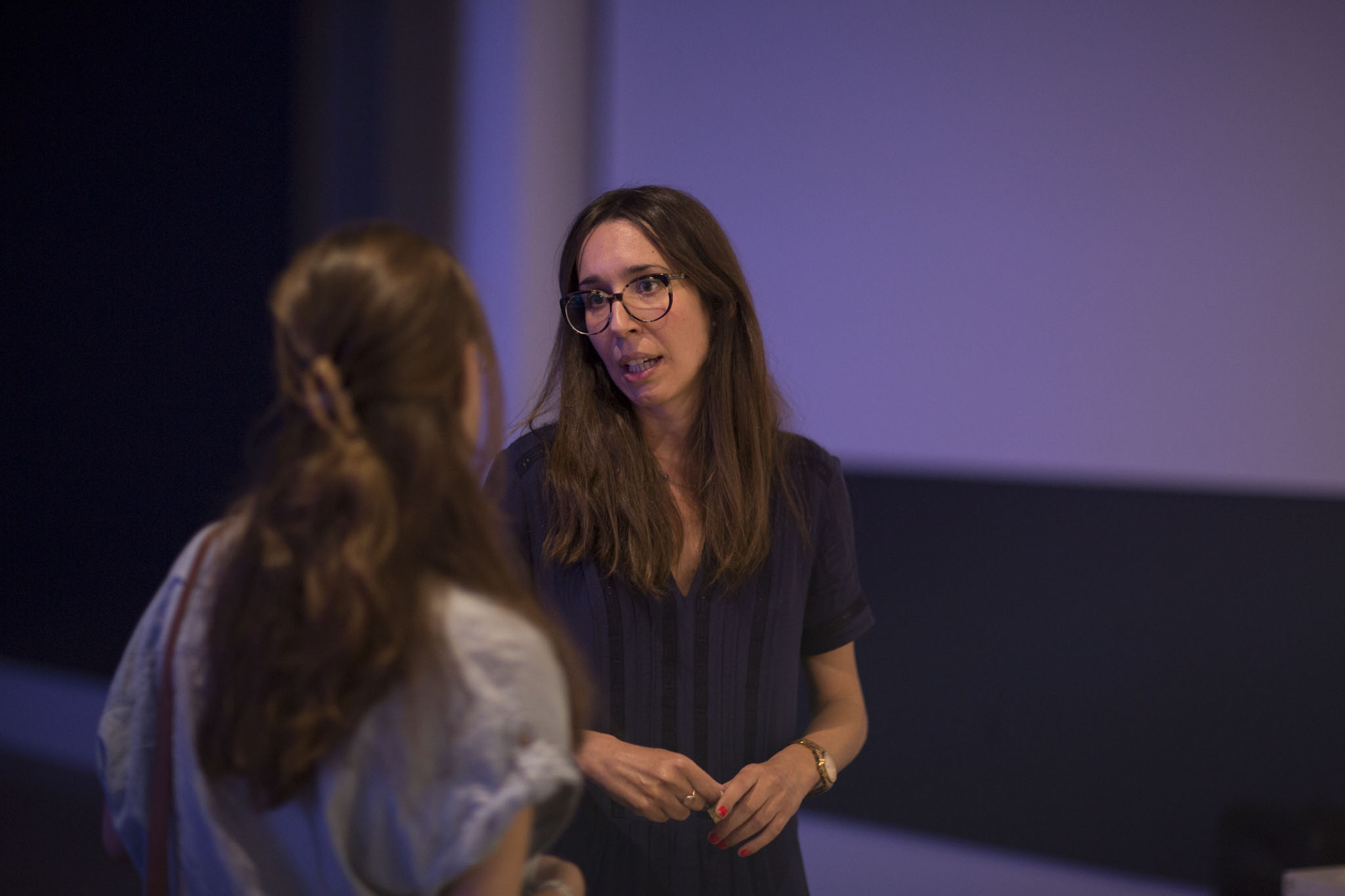 Ana Zaragoza de Caravanbook en la presentación de los Viernes de EFTI. 