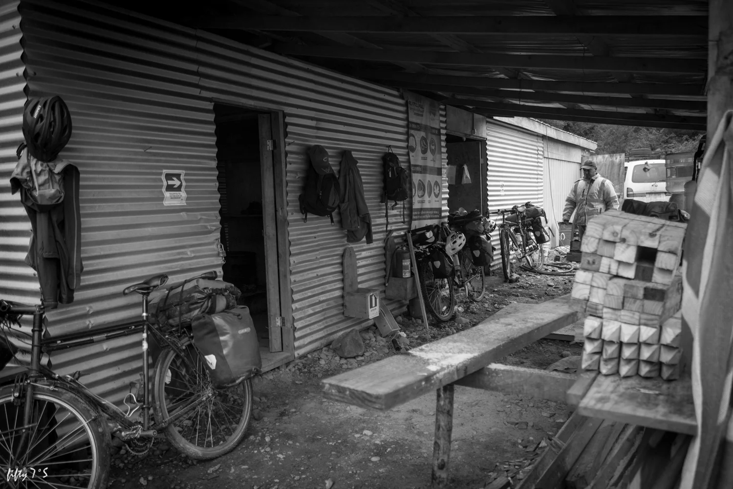 the workers turned up in the morning just as we were packing the last few things away. no hard feelings... they just worked around us.