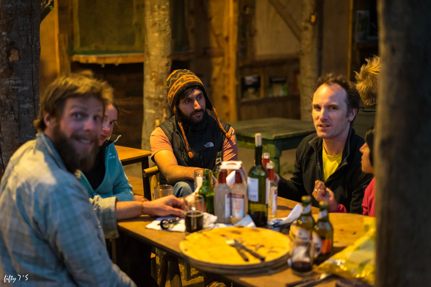 Back in Futa, sharing a pizza with some biking mates before we all go our separate ways... buen suerte!