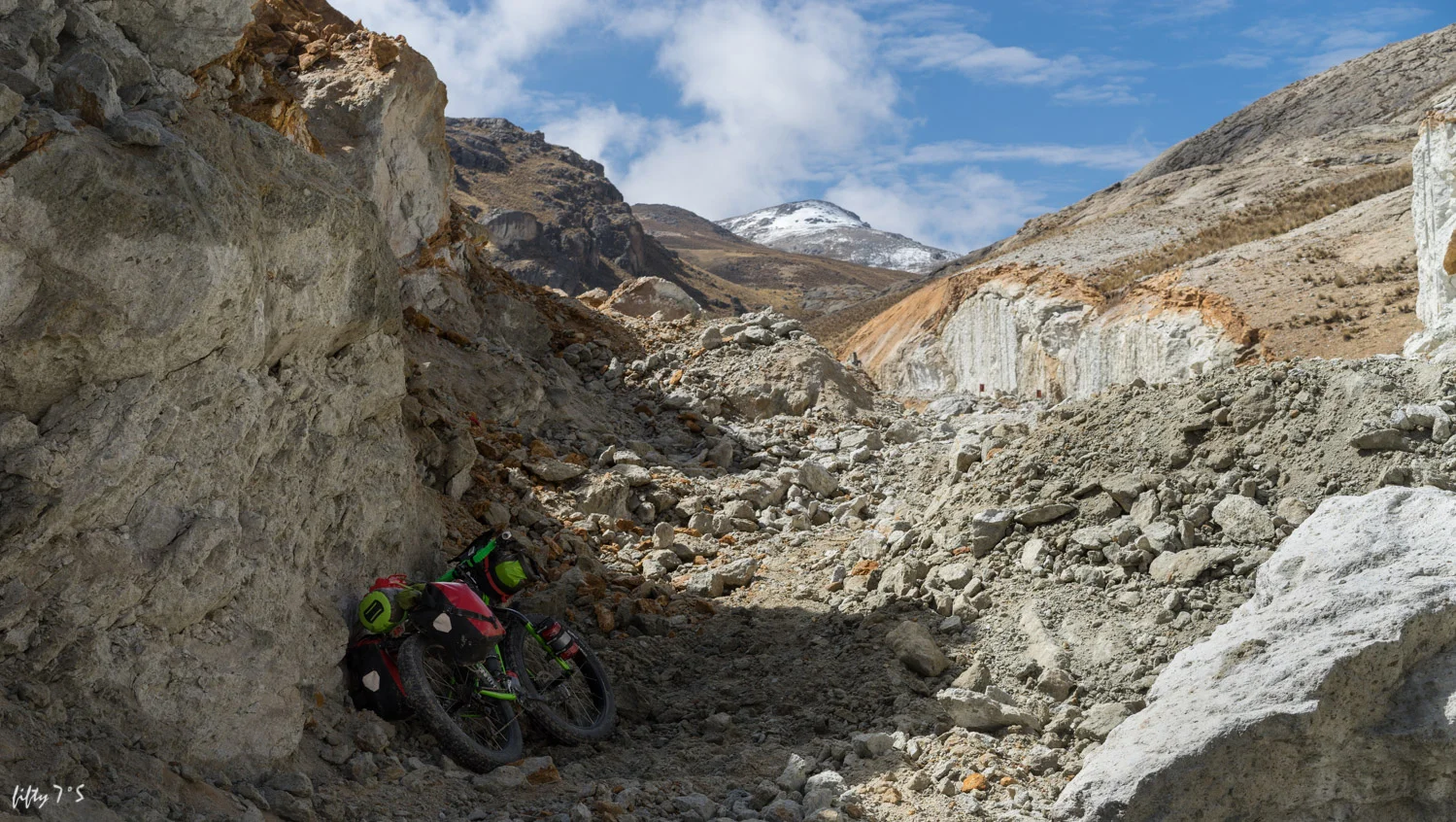 Wild camp spot amongst the rocks.