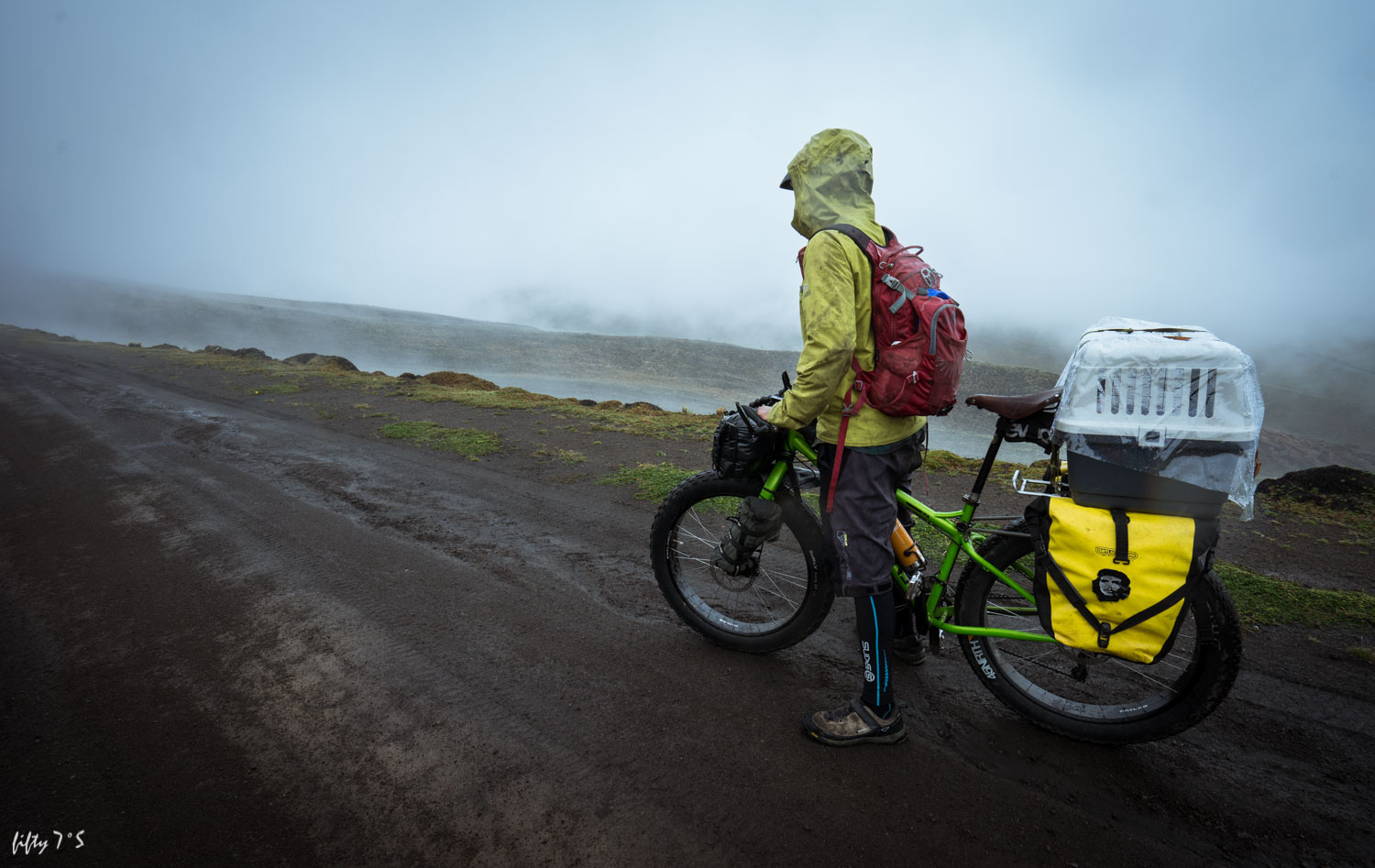 With the clouds closing in to about 20m visibility, we only saw the Volcano on 2 occasions.