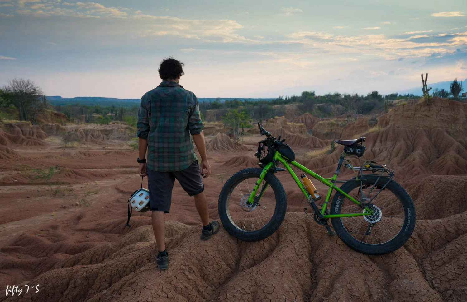The incredible landscape and colours of the Desierto de la Tatacoa.