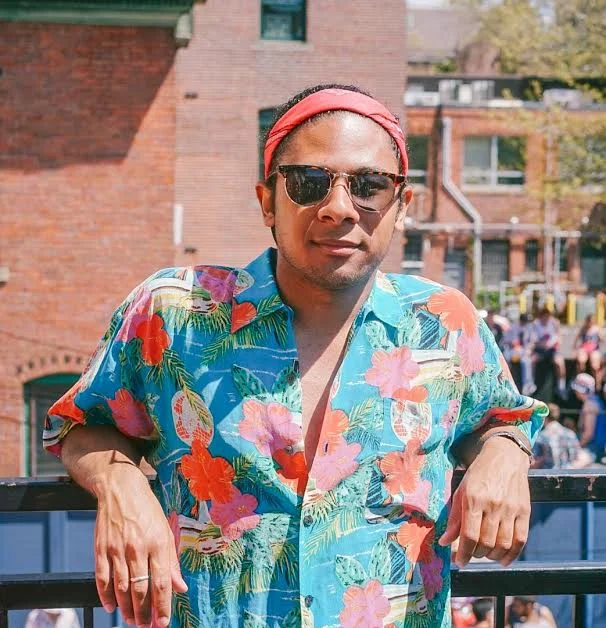 Patrick Peoples ‘18 wears a colorful Hawaiian-inspired shirt and stylish bandanna.