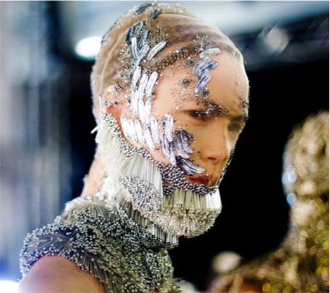For more on what to wear when you’re trying NOT to eat, check out Alexander McQueen’s Fall 2016 collection.