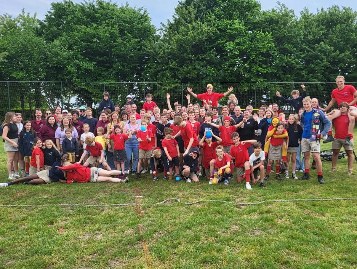 Morgen is het helaas alweer de laatste activiteit van een geslaagd werkjaar! Nadien kunnen de leden zich inschrijven voor het groot kamp en komen ze  het kampthema te weten🤫😱. Nog veel werk aan de winkel voor de leiding om er weer een superkamp van
