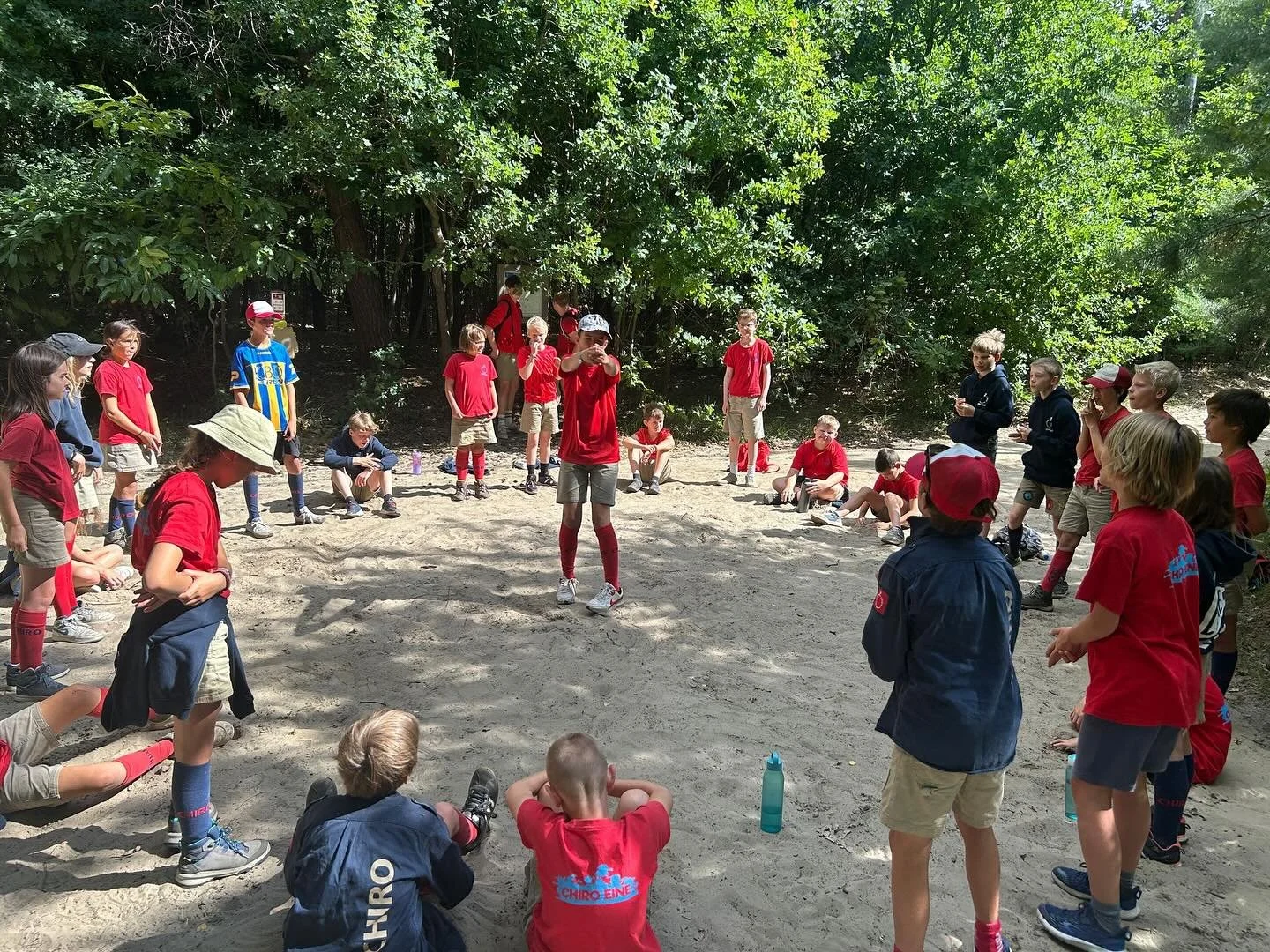 Dag 6 : vandaag had iedereen een leuke dag op de kampplaats. Ook was er een tito jarig, haar verjaardag werd goed gevierd!