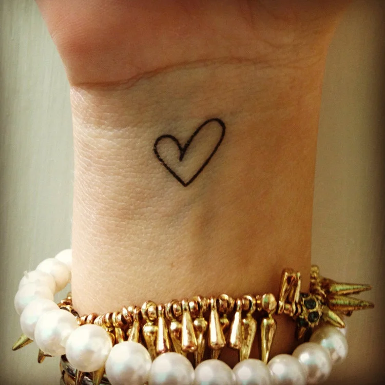 HEART OUTLINE TEMPORARY TATTOOS