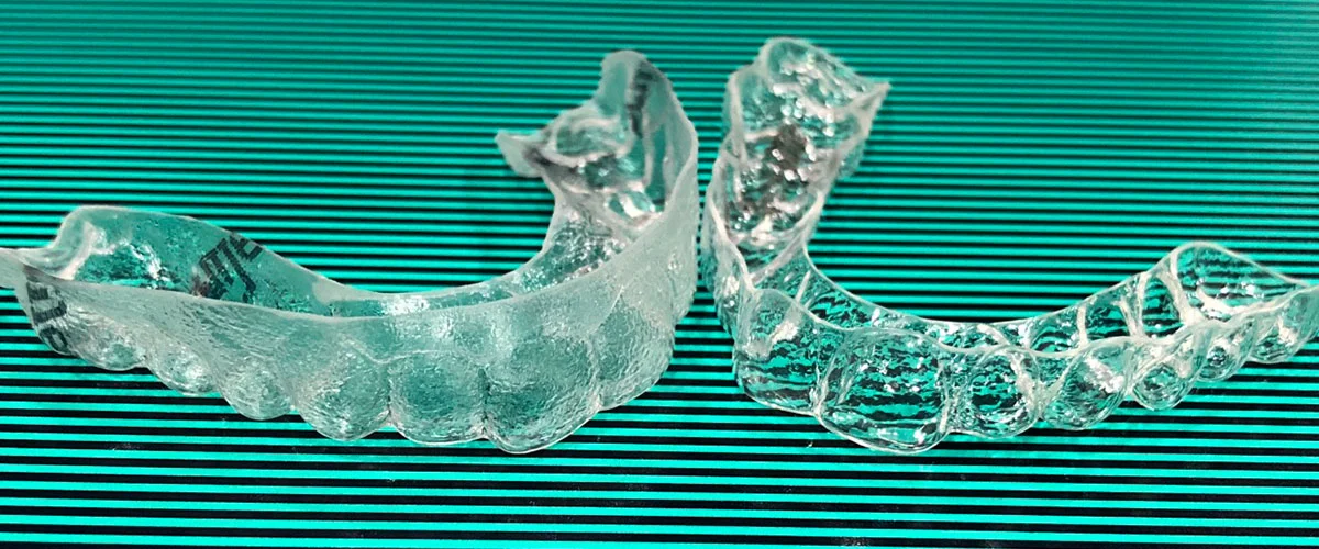 SmileDirectClub_aligner_vs_SnapCorrect.jpg