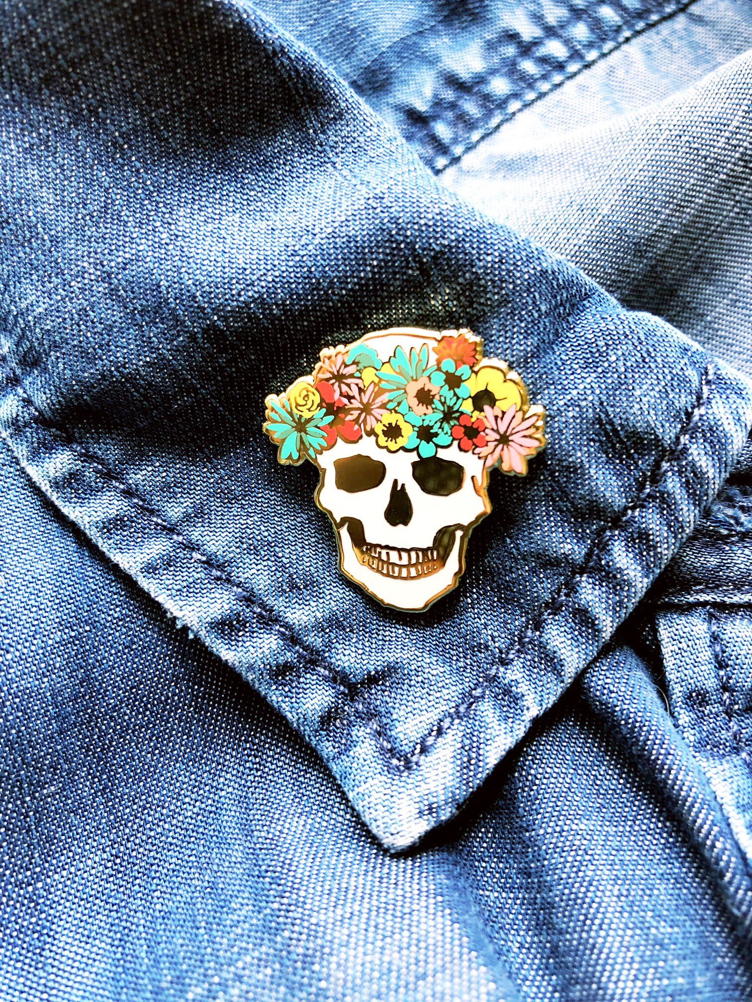 skull enamel pin