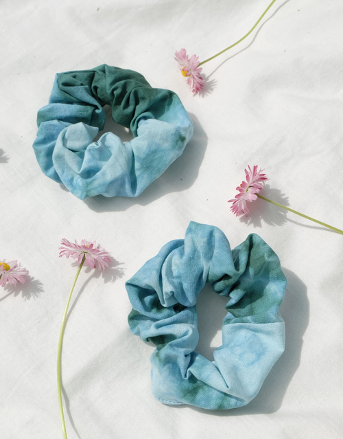 the-ultimate-etsy-holiday-gift-guide-2022-strang-theory-by-christen