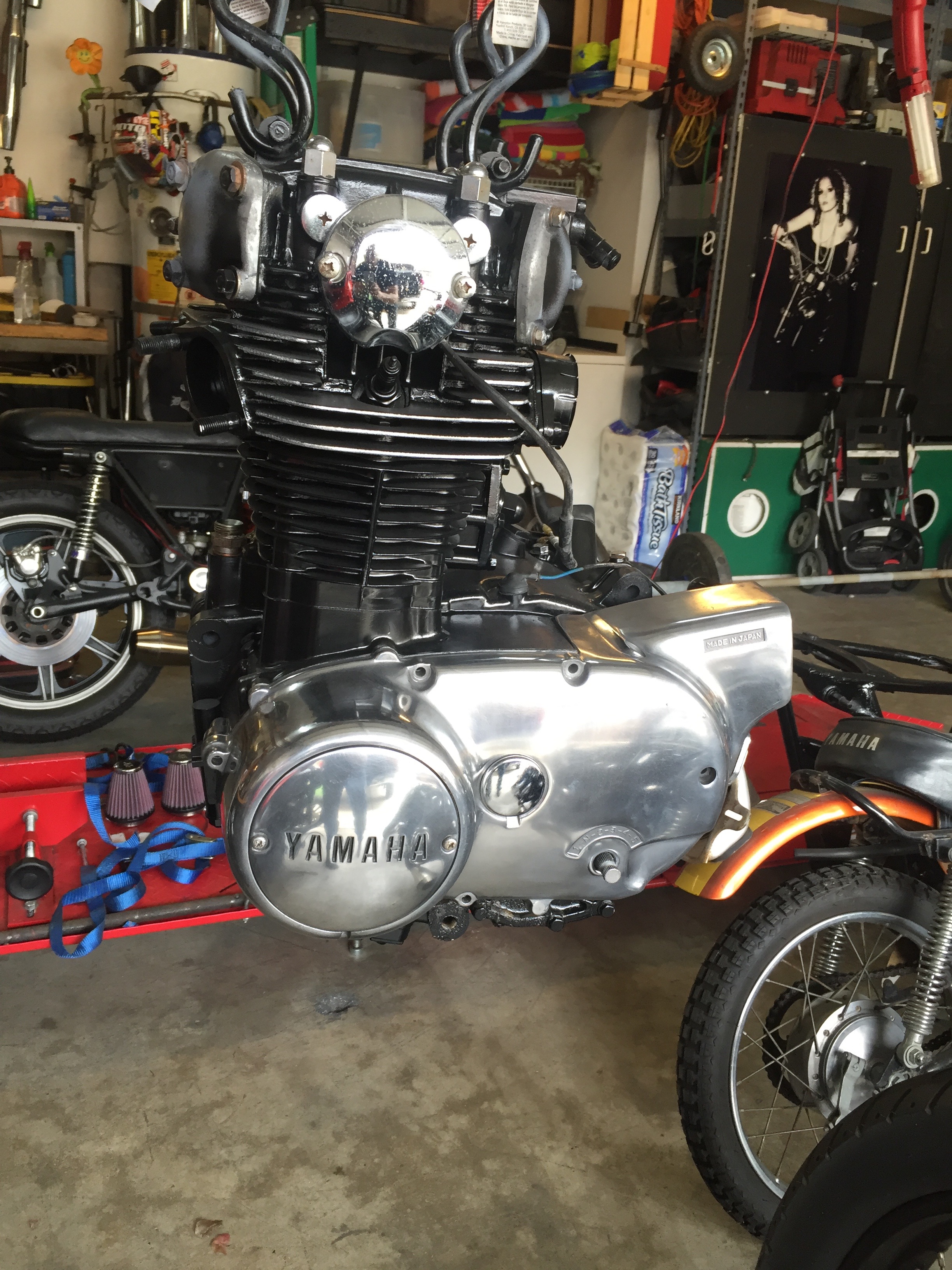 The engine after the makeover. Blacked out with buzzed fins and polished side covers. The Yamaha 650 engine is so pretty!
