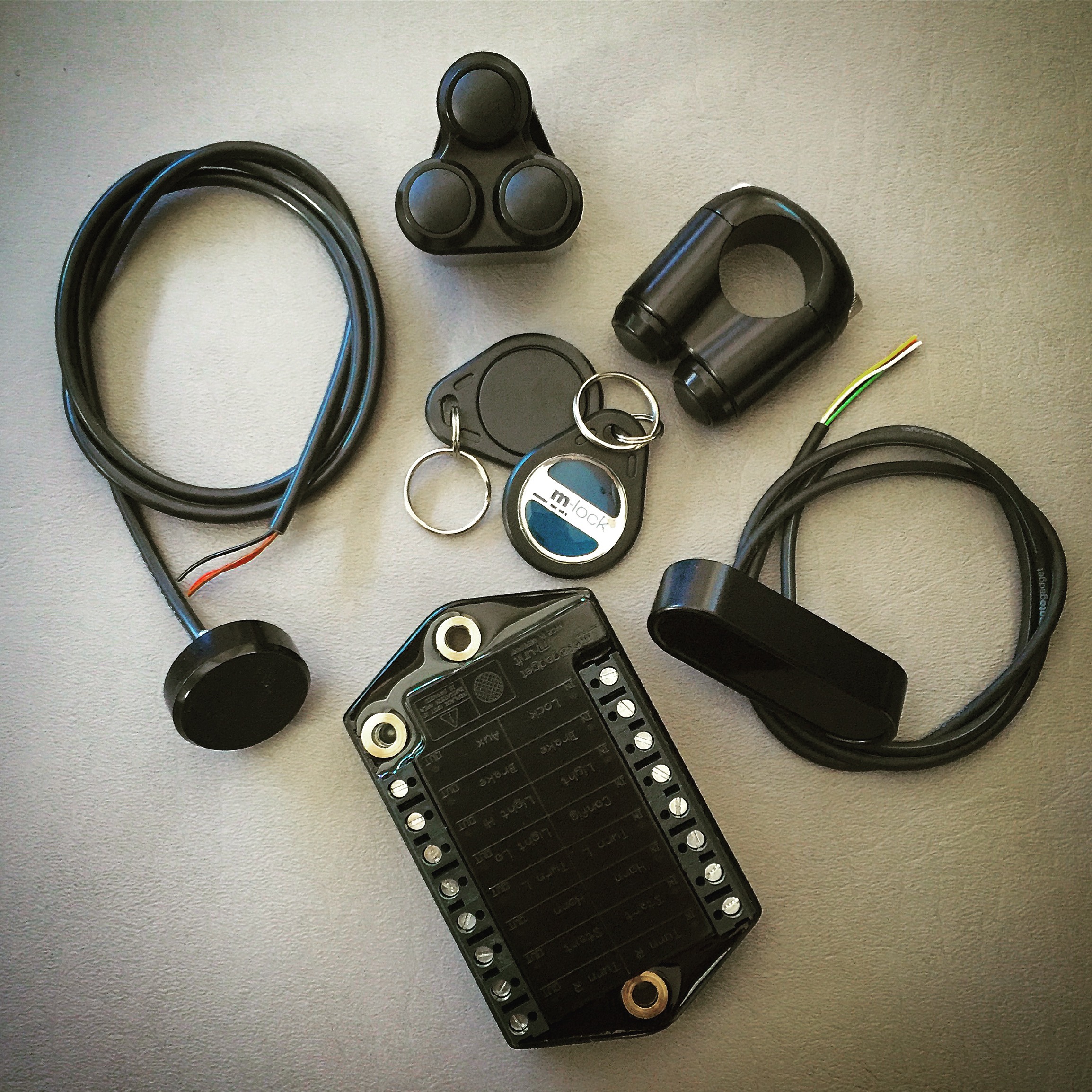 I can't say enough about this tech! Motogadget and Motone make this super clean bike fully functional and really gadgety. Check out these products. It's amazing the features and functionality they offer... Motogadget m-Unit V2 Digital Control Unit and Fuse Box Motogadget motoscope Mini LED Gauge Motogadget m-Lock RFID Ignition Lock Motone 2-Button and 3-Button Handlebar Switches
