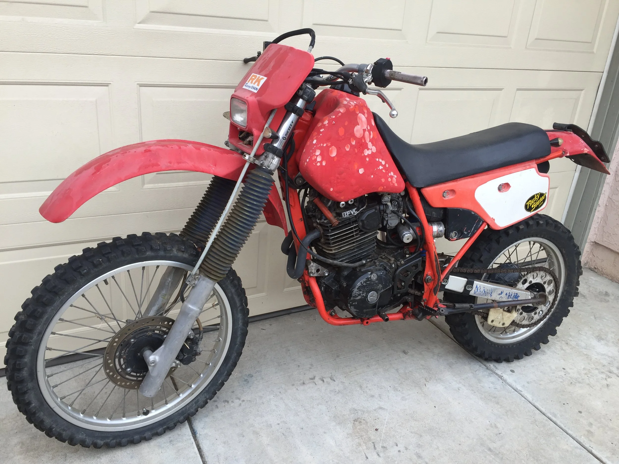  This bike was commissioned by a local firefighter and I let him choose the platform and some key design features but he let me run with the build. &nbsp;We had both fallen in love with the @dinamaxxxx “French Tracker” build and wanted a monoshock du