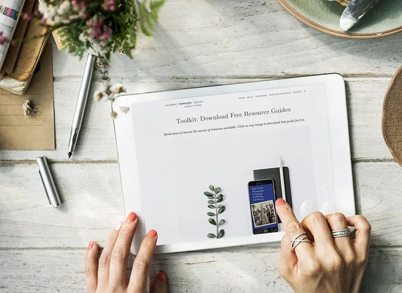 Modern Heirloom Books offers free guides on topics ranging from family history writing prompts to photo organization and legacy preservation.