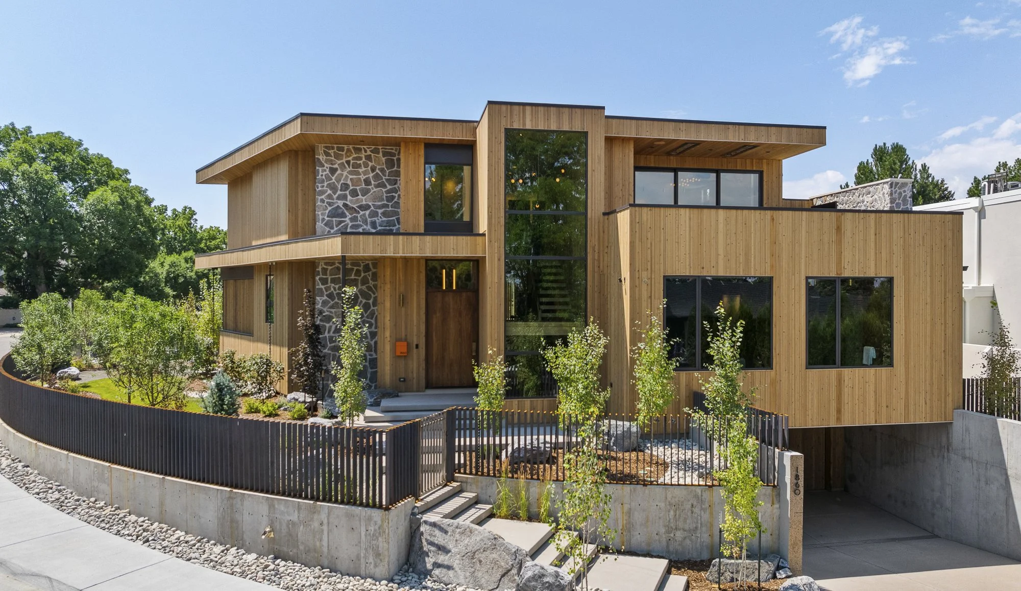 1860 E Cedar Ave - Web - Trendem Media-4.jpg