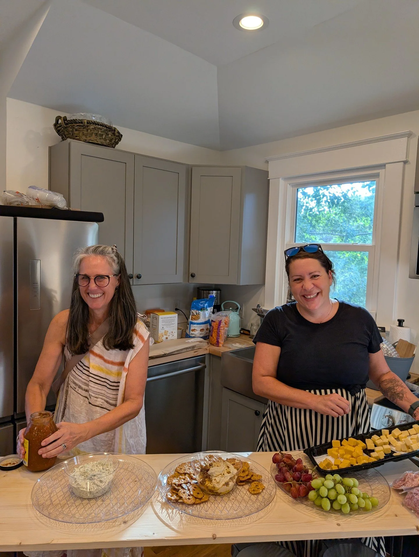Art, snacks, and more!

We loved having you for First Friday but if you missed us, swing by The Jobe House today (Saturday) for the official opening of Threshold, an exhibition by Andie Freeman, Autumn Cobeland, Sarah Whitney, and Amy Friend. 

Two p