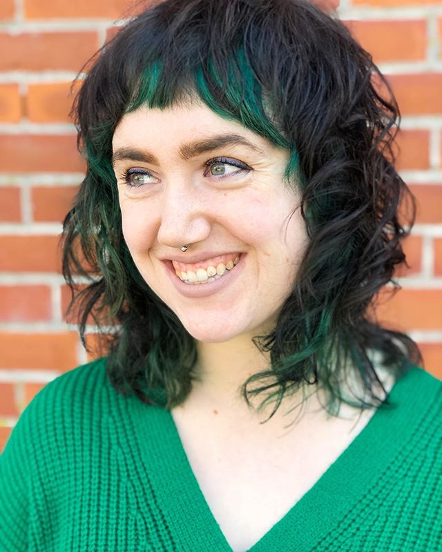 Shag + wind + emerald faceframe = 💚💚💚
.
.
.
.
.
.
#tashadoeshair #tashacutit #tashapaintedit #greenhair #staino #evohair #shag #shaggedit #mainehair #mainehairstylist #portlandmaine #portlandhairstylist #hairbrained_official #crafthairdresser #cra