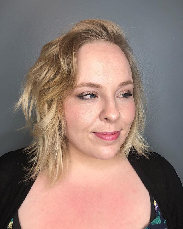 Effortless cool hair goals, amped up with @evohair haze 🌬 .
.
.
.
.
.
#tashadoeshair #tashacutit #evohair #bob #bobbedit #portlandmaine #mainecuttingspecialist #mainehairstylist #newenglandhair