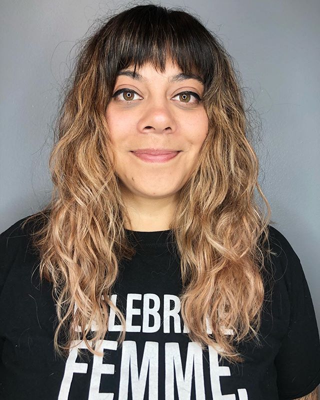 Ayyyyyy, @yesasingenghis coming in hot with the new shaggy cut! Would you believe that there is a growing our undercut under there?!
.
.
.
.
.
.
.
#tashadoeshair #tashacutit #shag #shaghaircut #mainehairstylist #newenglandhair #naturaltexture #evohai