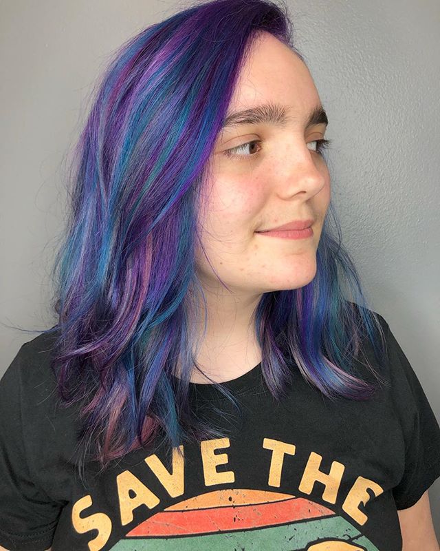 So instead of a prom updo, this gal went with prom mermaid hair! Such a fun idea (and you get to enjoy it for so much longer!) Swipe to see the before ✨
.
.
.
.
.
#tashadoeshair #tashapaintedit #portlandmaine #mainevividspecialist #mainecolorspeciali