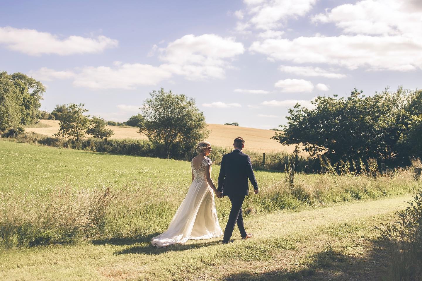 You just can&rsquo;t top a little stroll through a corn field on your wedding day for giving that summer vibe to your photos!😎😍 V&amp;G

#dublinphotographer #wedding #irishphotographer #irishphotography #dublinphotography #weddingvenuesireland #iri