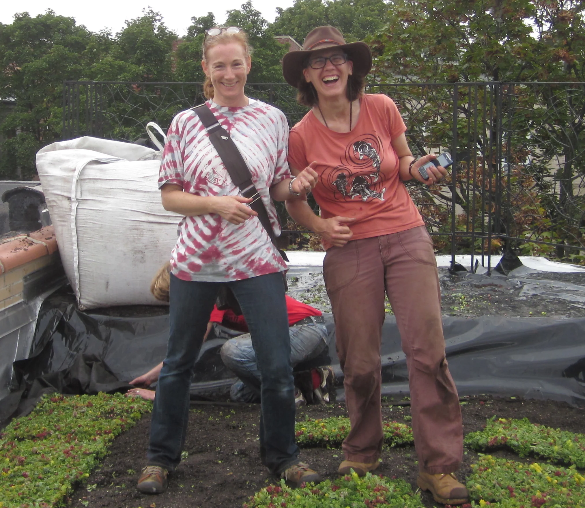  Planting a greenroof is hard work, but it sure makes you happy! 