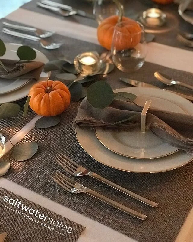 Happy Thanksgiving 🦃🍁🍽 || Cheers to warm hearts and full bellies! 🥂|| We live in the best place in the world 🌎 🙏🏼