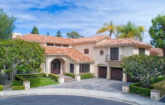 FORE! ⛳️ || Just a chip shot from the fairways of the famed Big Canyon Country Club, sits this totally reimagined estate 🏡 || Complete with a pool/jacuzzi, sport court and full basement, the perfect spot to chill with the family 👨&zwj;👩&zwj;👧&zwj