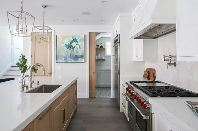 What&rsquo;s cooking, good looking? 👩&zwj;🍳 || Gourmet kitchens and upgrades all around at M Street 📍|| 📲 to book your tour || 📷 @ryangarvin #mstreet #customhomes #peninsulapoint #newportbeach #milliondollarlisting #newbuild #forsale #realestate