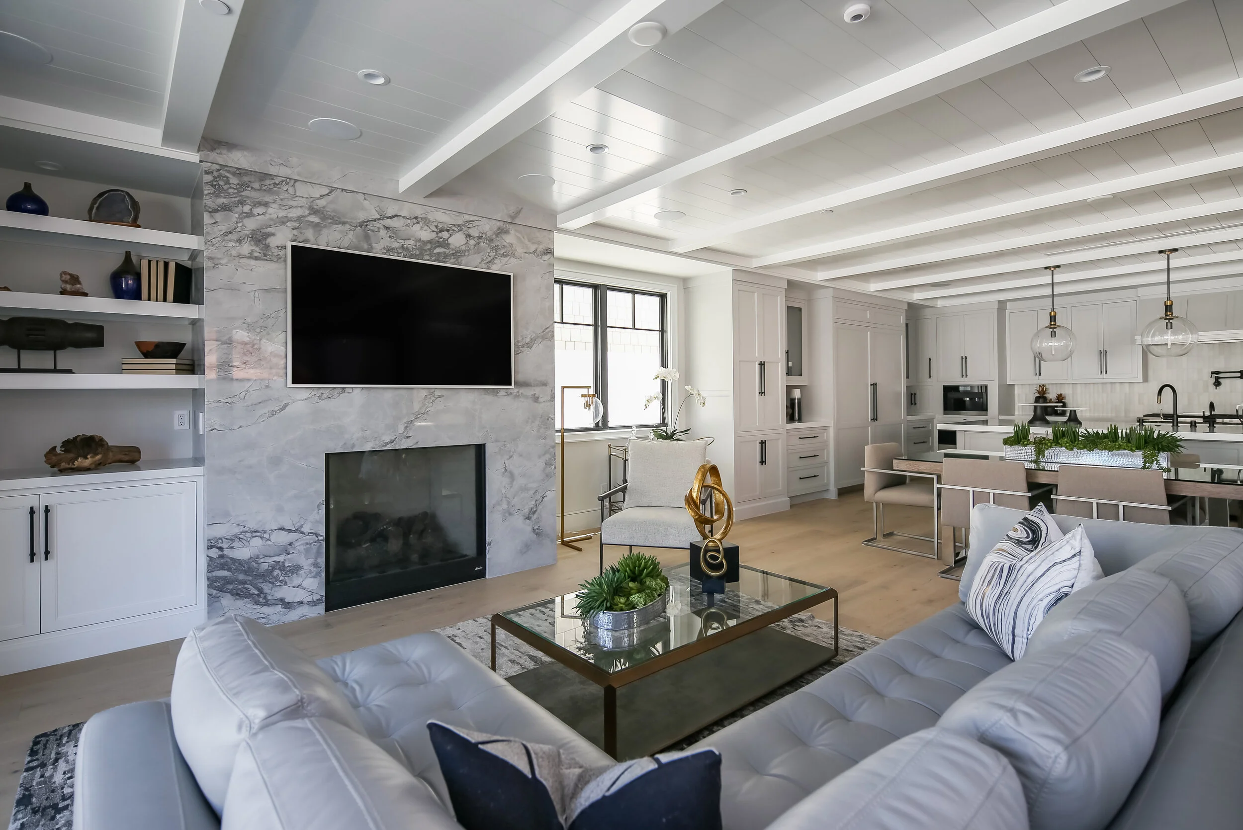 downstairs from curb.JPG