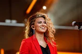 Tori Kelly1.jpg
