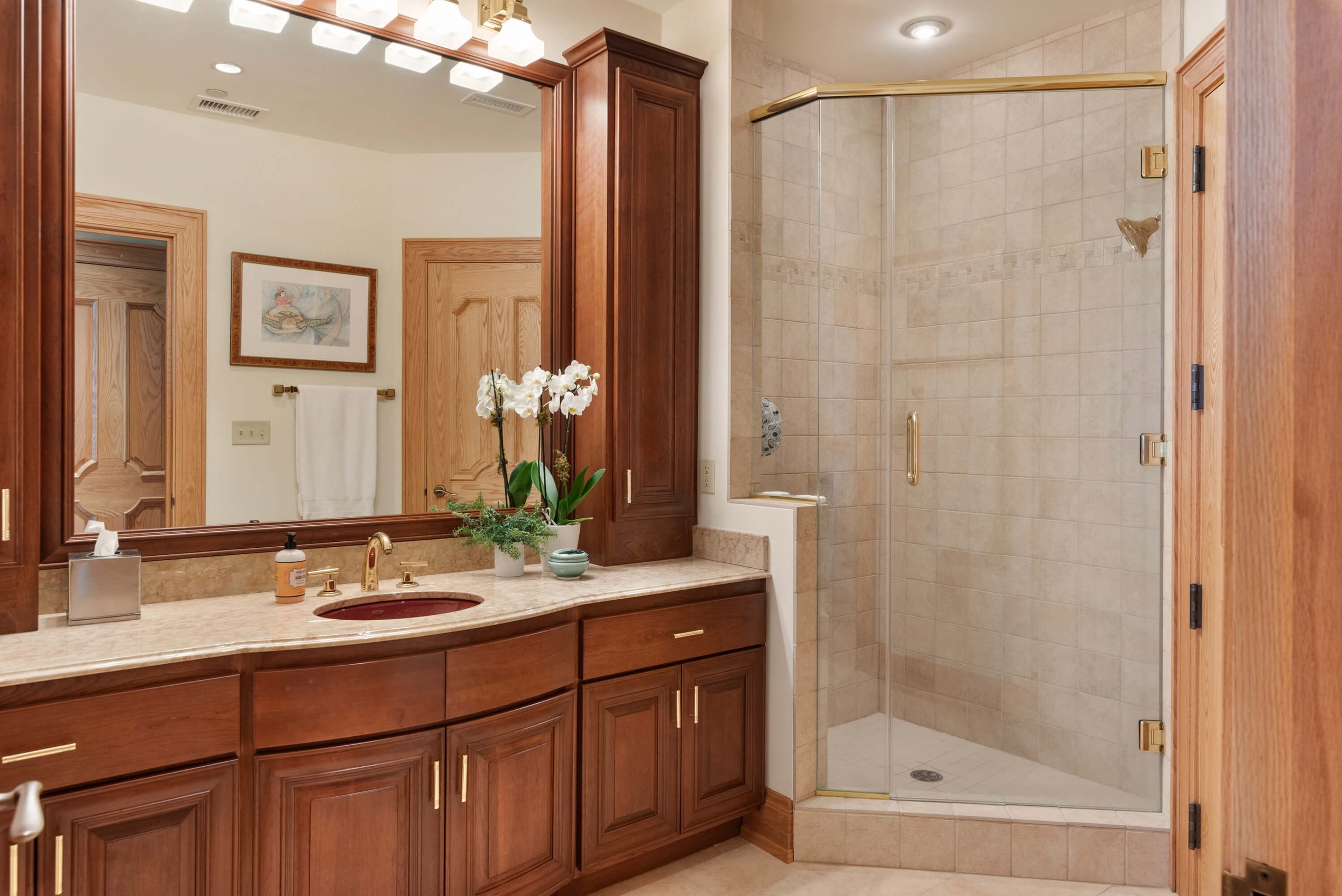 Main Level Guest Bedroom In Suite Bath