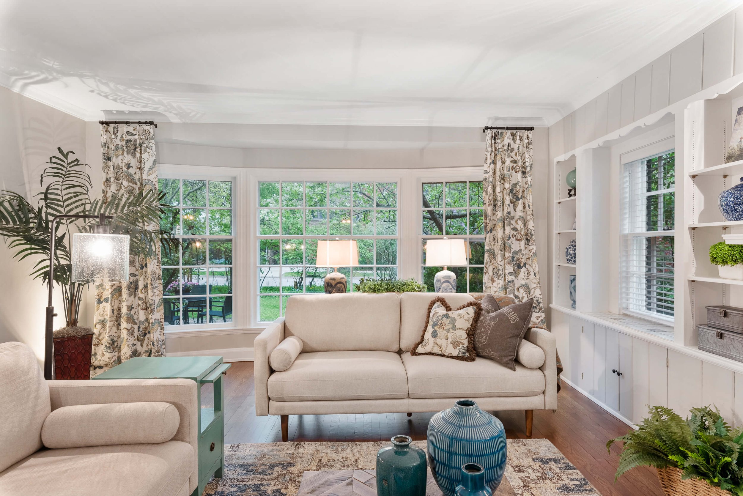 Beautiful Southern Bay Window over Garden