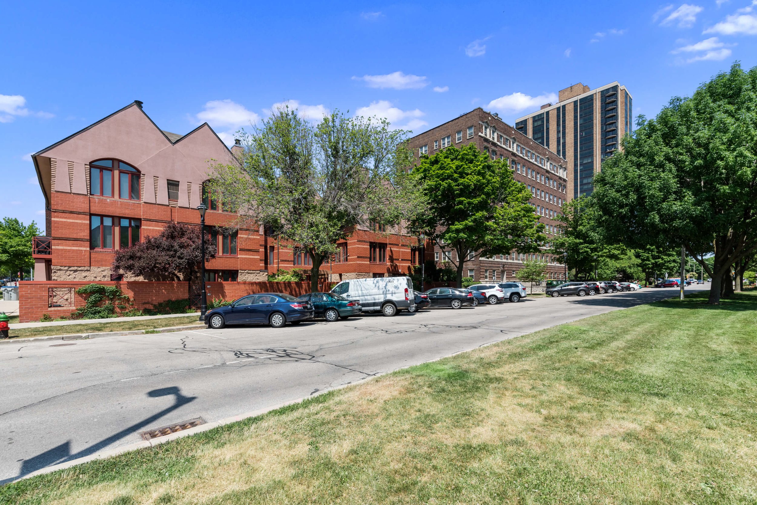 7-Unit Kilbourn Row Condo Complex