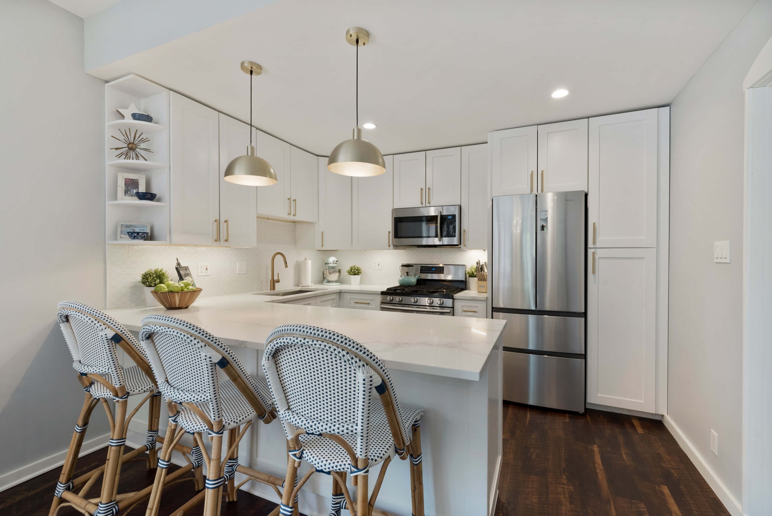 Crisp Contemporary White Kitchen