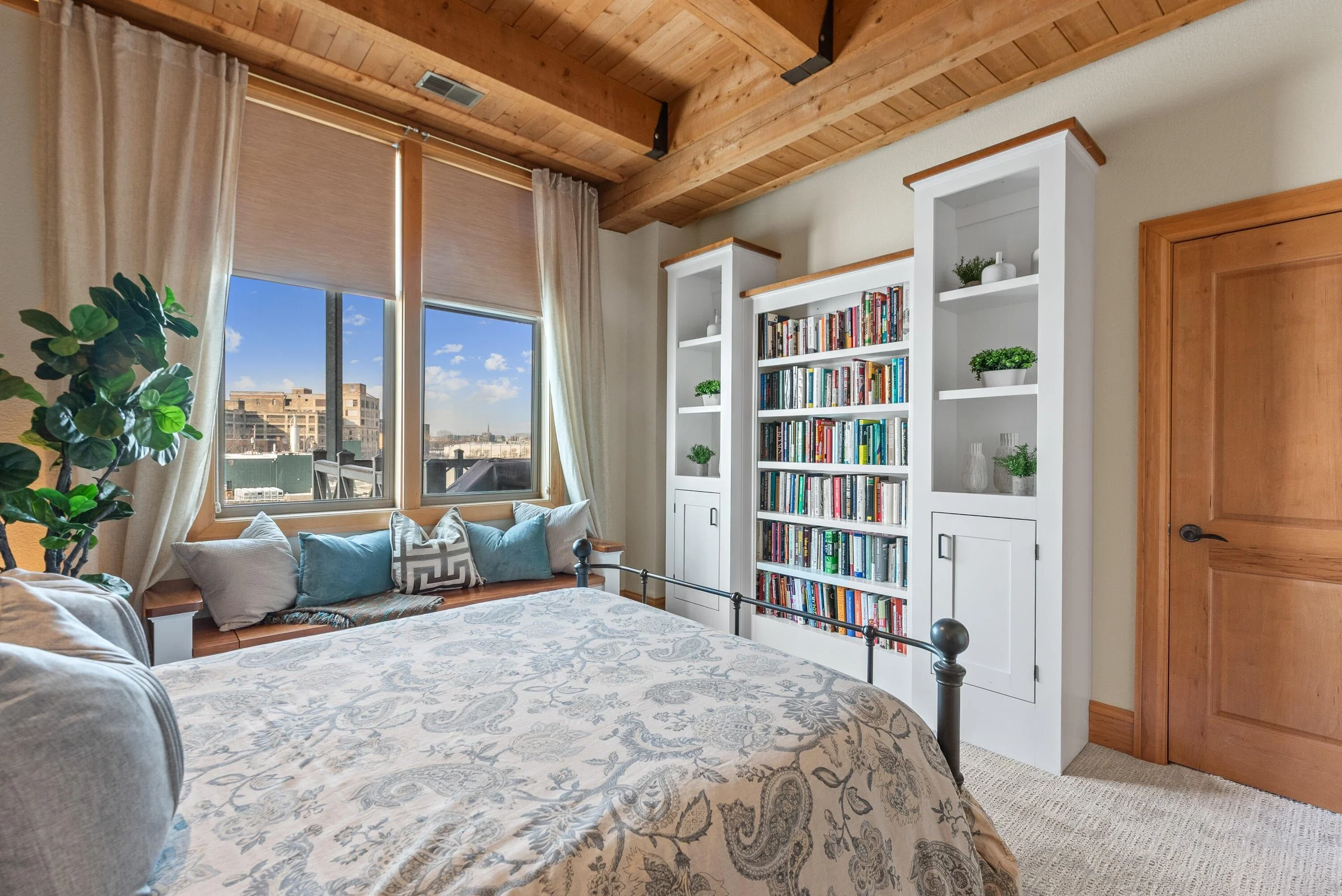 Wake up to the River View!